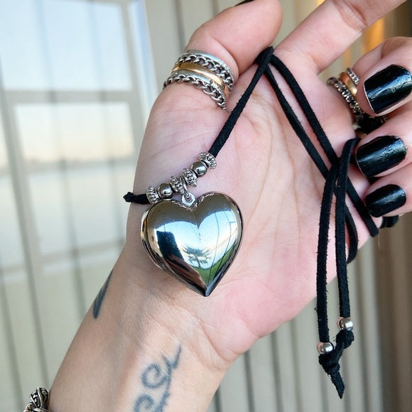 🔴 Sale ! Silver heart black suede choker necklace - Picture 3 of 9